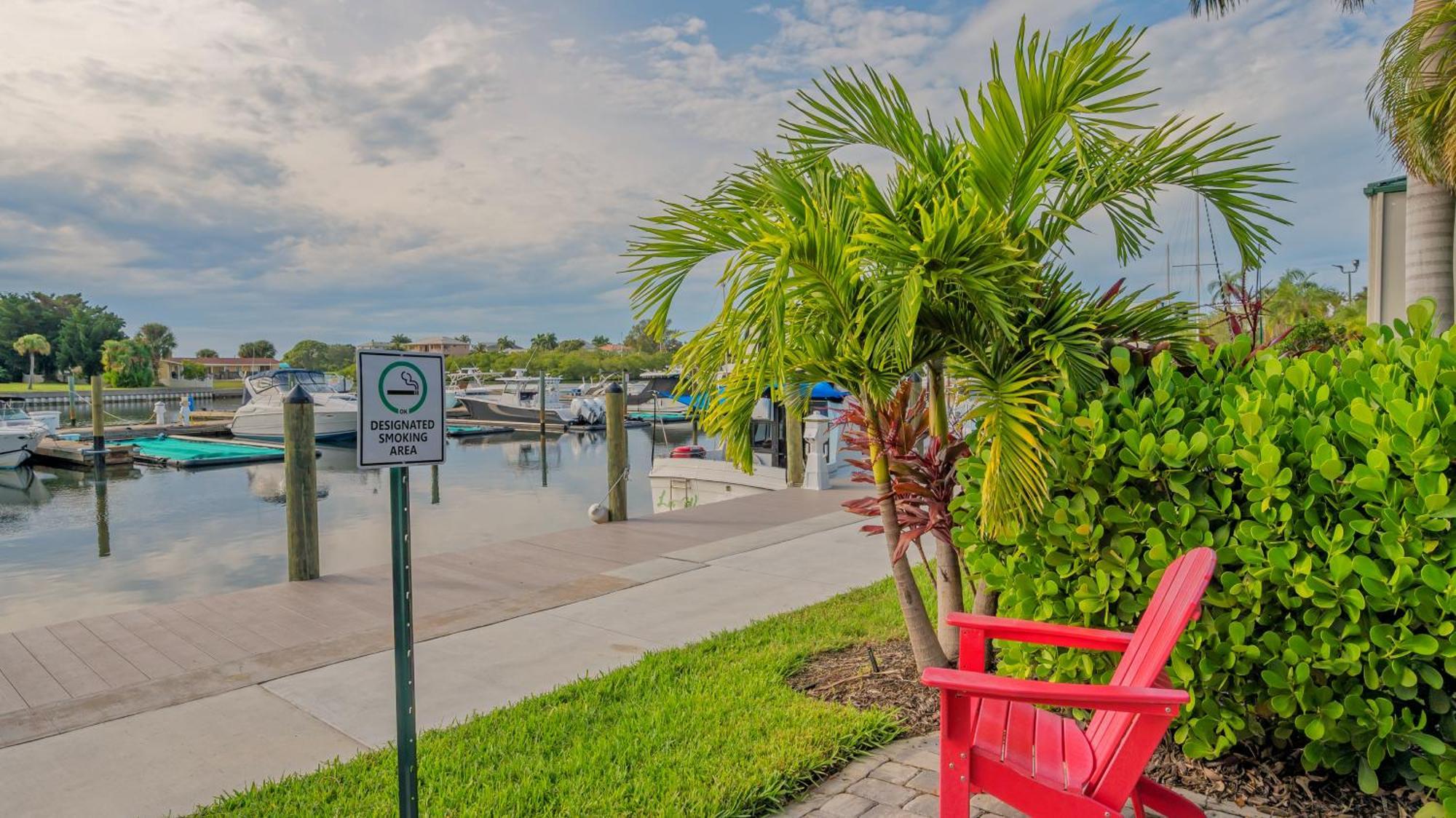 All-New Waterfront With Balcony,Pool,Tiki Bar,Gym Sarasota Exterior photo