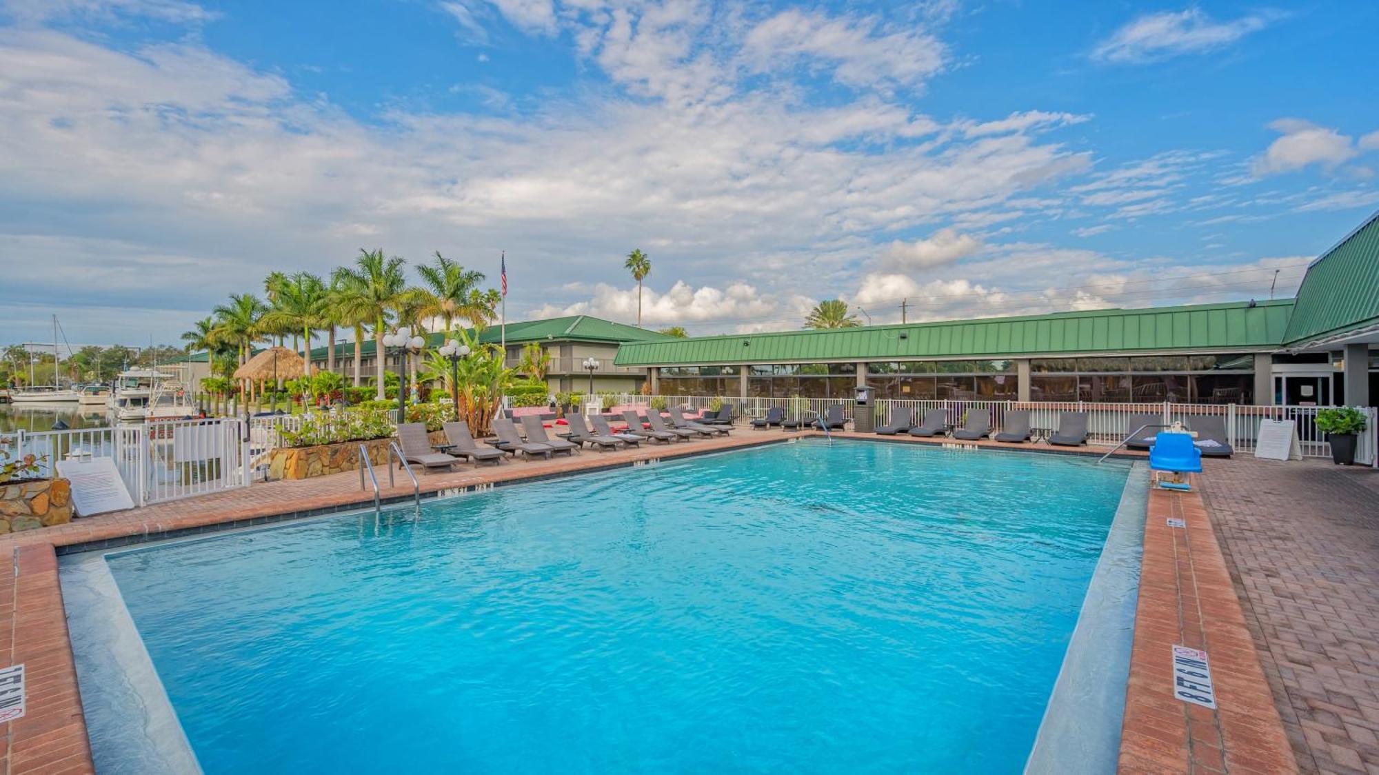 All-New Waterfront With Balcony,Pool,Tiki Bar,Gym Sarasota Exterior photo