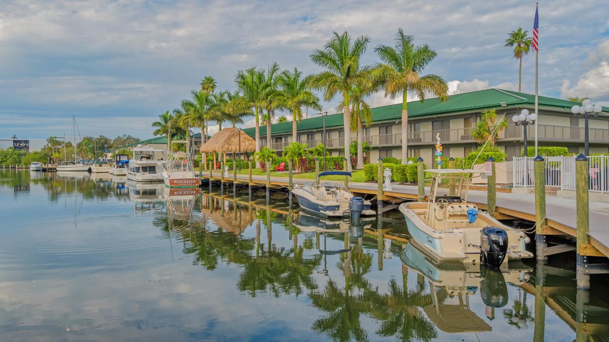 All-New Waterfront With Balcony,Pool,Tiki Bar,Gym Sarasota Exterior photo